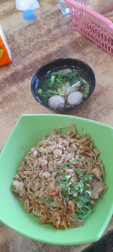 MIE AYAM BAKSO AA - DEWI SARTIKA PLAZA