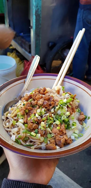 MIE AYAM JAMUR KESATUAN (MIE ROBBY)