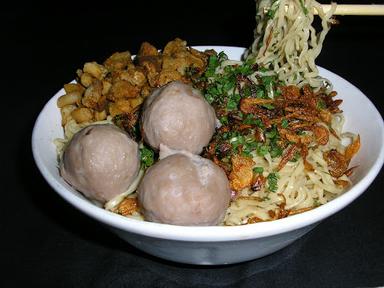 MIE BASO ANG BIN / PENG LAY