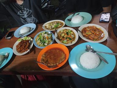 WAROENG BEN TOEMAN SEAFOOD & CHINESEFOOD