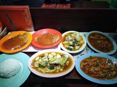 WAROENG BEN TOEMAN SEAFOOD & CHINESEFOOD