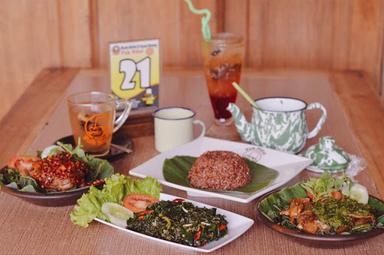 BEBEK & AYAM GORENG PAK NDUT