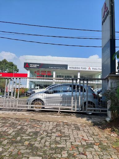 BUBUR AYAM DEPAN SHOWROOM MITSUBISHI