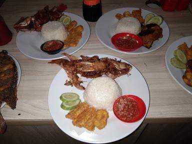 QUEEN SEAFOOD DHUH AYOU DAN AYAM BAKAR TARAKAN