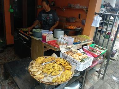 WARUNG NASI UDUK GORENGAN IBU YATI