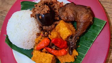 GUDEG YOGYA PAWON EMAK