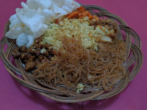 NASI UDUK KUNING SAMPING POM