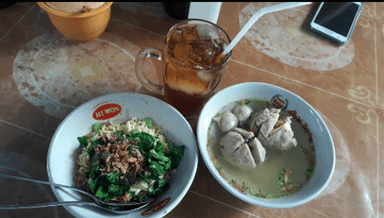 MIE BASO RUDAL ANGGREK