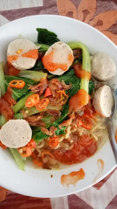 BAKSO & MIE AYAM SOLO LARIS