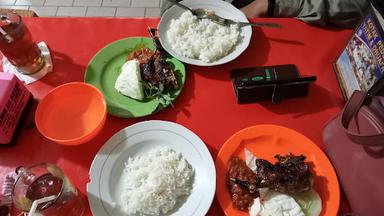 AYAM BAKAR RONGGOLAWE