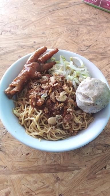 BAKSO & MIE AYAM ARABELLA