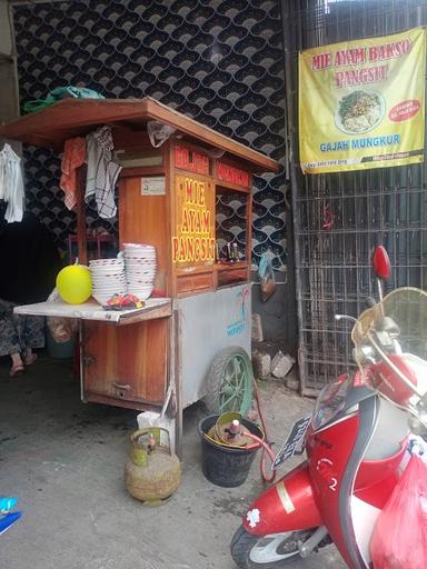 MIE AYAM BAKSO PAGSIT GAJAH MUNGKUR BAIM