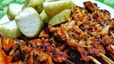 WARUNG SATE MADURA CAK ALI ( DPN SMP PARIWISATA)