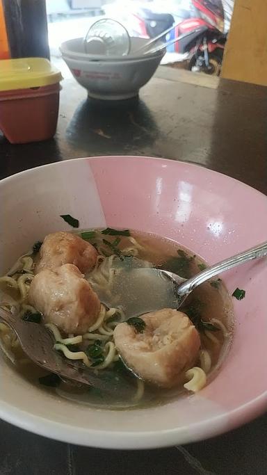 BAKSO HOT JELETOT SI KEMBAR