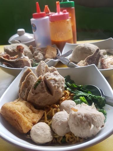 BAKSO GAUL LESEHAN SOLO