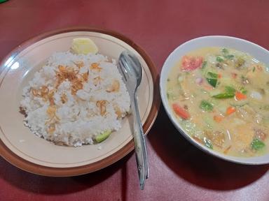 SOP KAKI SAPI KHAS JAKARTA