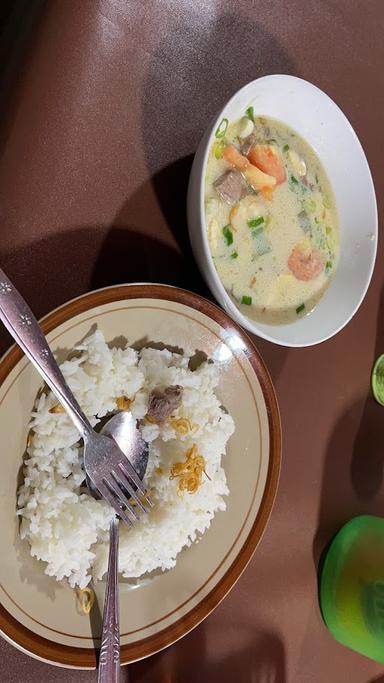 SOP KAKI SAPI KHAS JAKARTA