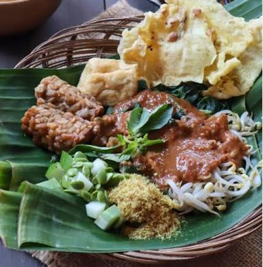 NASI PECEL PINCUK MADIUN RAJANE PECEL