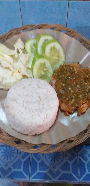 AYAM BAKAR BALI,SAWANGAN