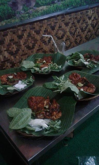 AYAM PENYET REMPAH SOLO PAMULANG