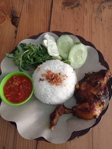 AYAM PENYET SAMBEL IJO BU SRI