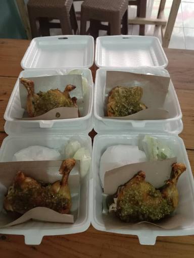 AYAM PENYET SAMBEL IJO BU SRI