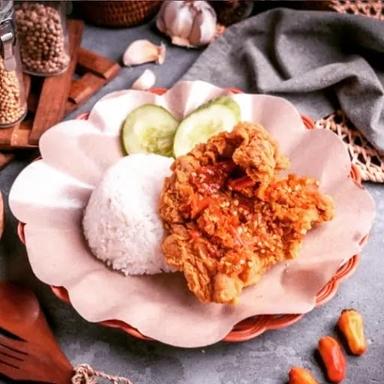 AZKIA CHICKEN GEPREK TAQWA RAYA