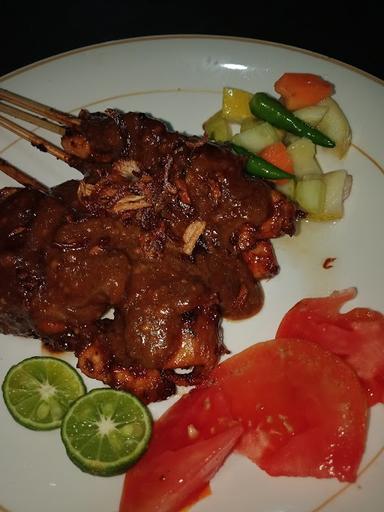 SATE AYAM DAN KAMBING MADURA CAK PE'I