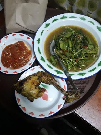 AYAM BAKAR DAN PISANG IJO MANG ENDENG