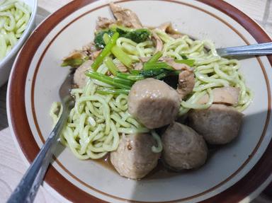 MIE AYAM HIJAU MANG ENJUS & HASNA DIMSUM