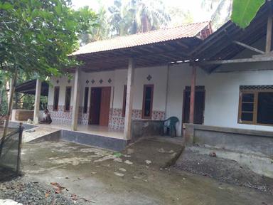 RUMAH BERPENGHUNI