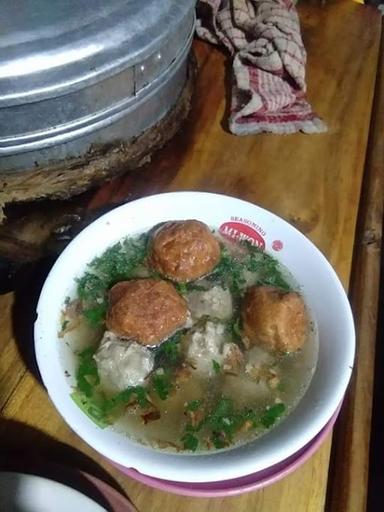 WARUNG BAKSO PANGSIT SIMPANG 3 MBAK ATIK