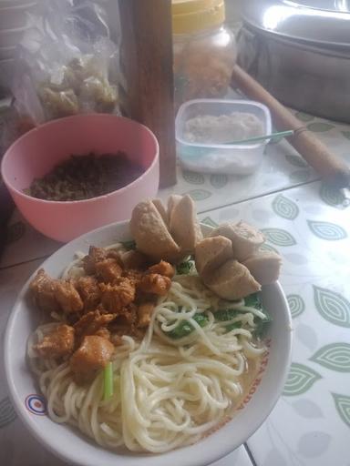 MIE AYAM DAN BAKSO PAK MIN