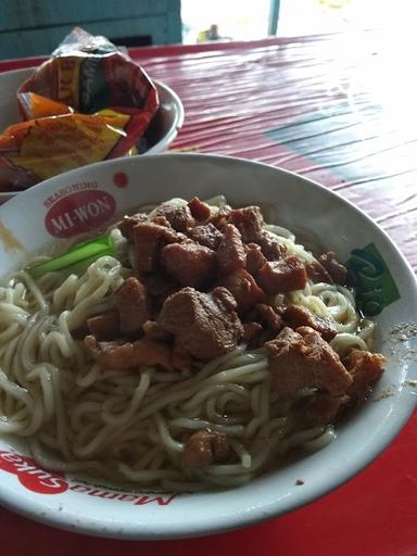 MIE AYAM DAN BAKSO PAK MIN