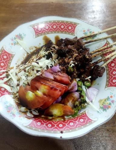 WARUNG SATE DAN TONGSENG RINGIN PUTIH