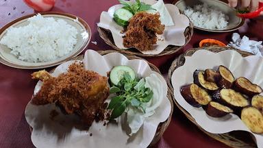 AYAM & BEBEK GORENG LAOS BU TIO