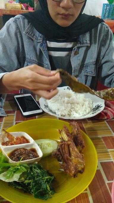 AYAM&BEBEK GORENG TOMBO ATI