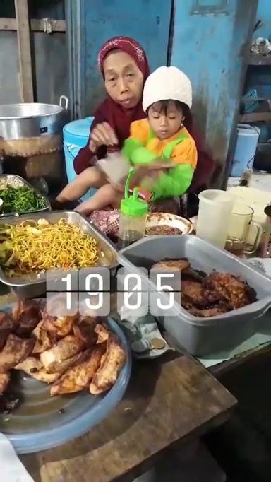 BUBUR TUMPANG & NASI JAGUNG MBAH DARMI