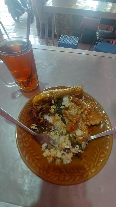 GUDEG KOYOR DAN OPOR AYAM BU LASTRI