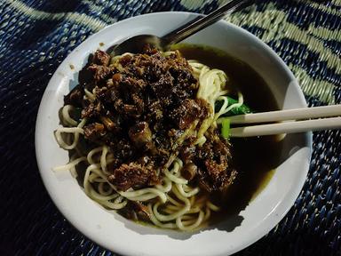 MIE AYAM BAKSO CAK MAN PATUNG KUDA