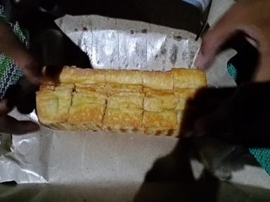 ROTI BAKAR PATUNG KUDA