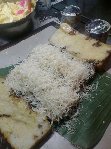 ROTI BAKAR PELET KRATON