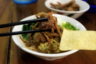 WARUNG MAKAN MIE AYAM JAMUR