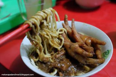 MIE AYAM PRALOR MBAK POR