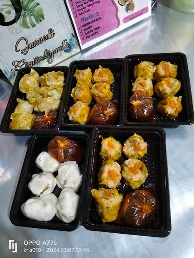 D'LARAS DIMSUM & SUSHI