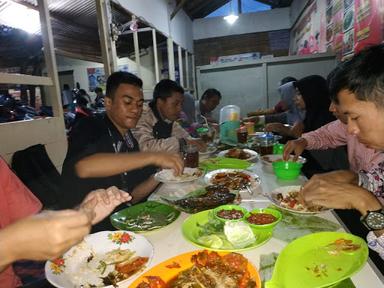 RUMAH MAKAN WIJAYAIKAN BAKAR