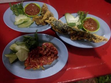 WARUNG MAKAN MAK COMBLANG