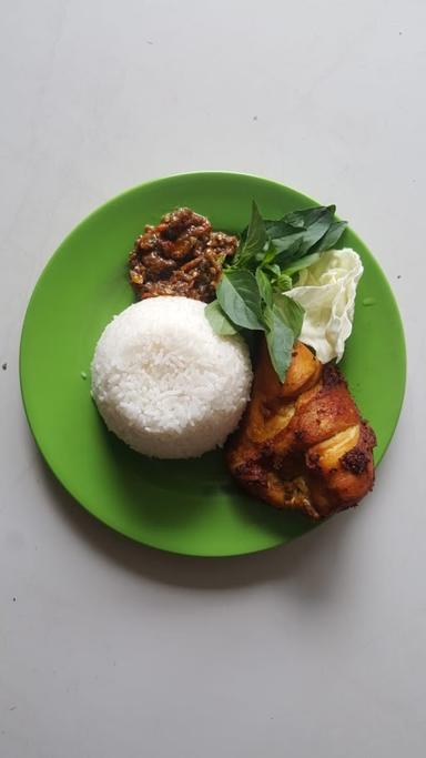 AYAM DAN IKAN COCO