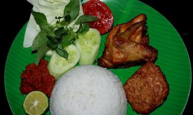 PECEL LELE PUSAKA