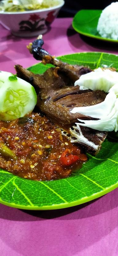 WARUNG PECEL LELE LAMOJA